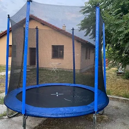 Dom Pri Kupalisku Thermalpark Na Malotejedskej *