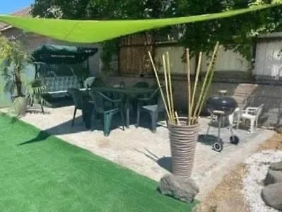 Dom Pri Kupalisku Thermalpark Na Malotejedskej *