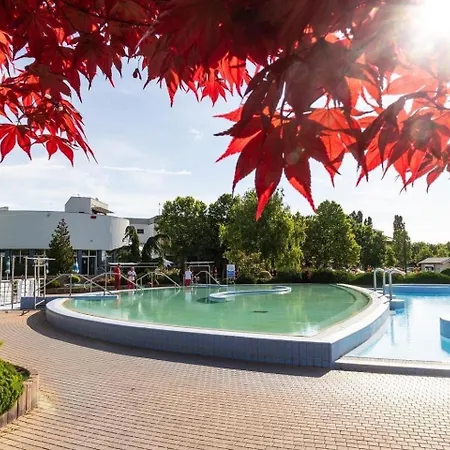 Dom Pri Kupalisku Thermalpark Na Malotejedskej