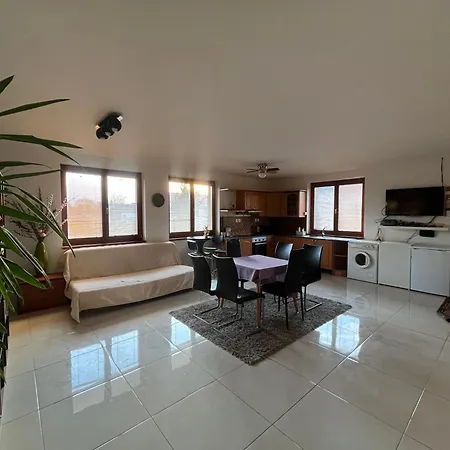 Dom Pri Kupalisku Thermalpark Na Malotejedskej Prázdninový dům Dunajská Streda