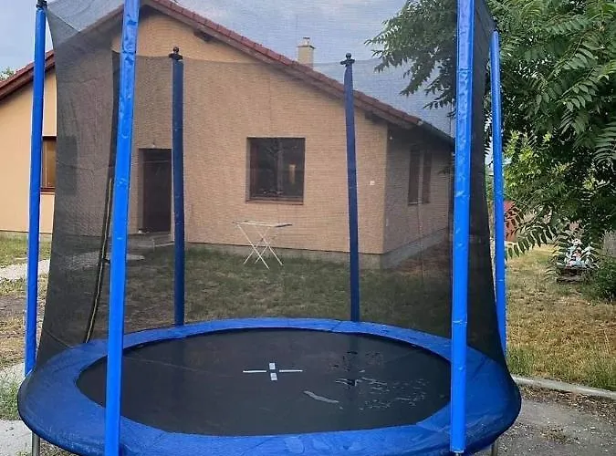 Dom Pri Kupalisku Thermalpark Na Malotejedskej *