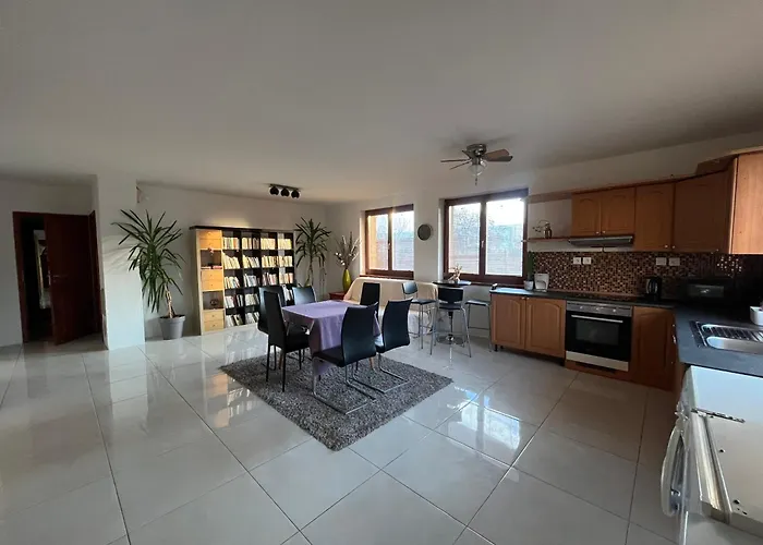 Semesterbostad Dom Pri Kupalisku Thermalpark Na Malotejedskej