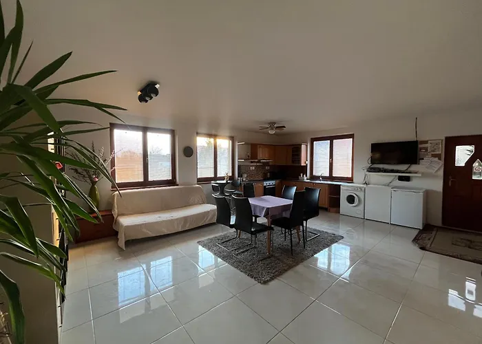 Dom Pri Kupalisku Thermalpark Na Malotejedskej Semesterbostad Dunajská Streda