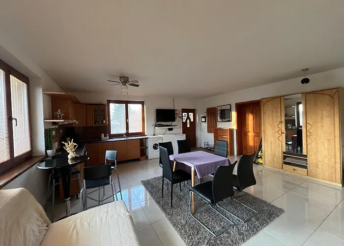 Dom Pri Kupalisku Thermalpark Na Malotejedskej * Dunajská Streda